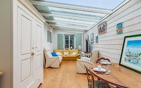 Nice Studio With Veranda Nearby The Beach In La Flotte - Welkeys